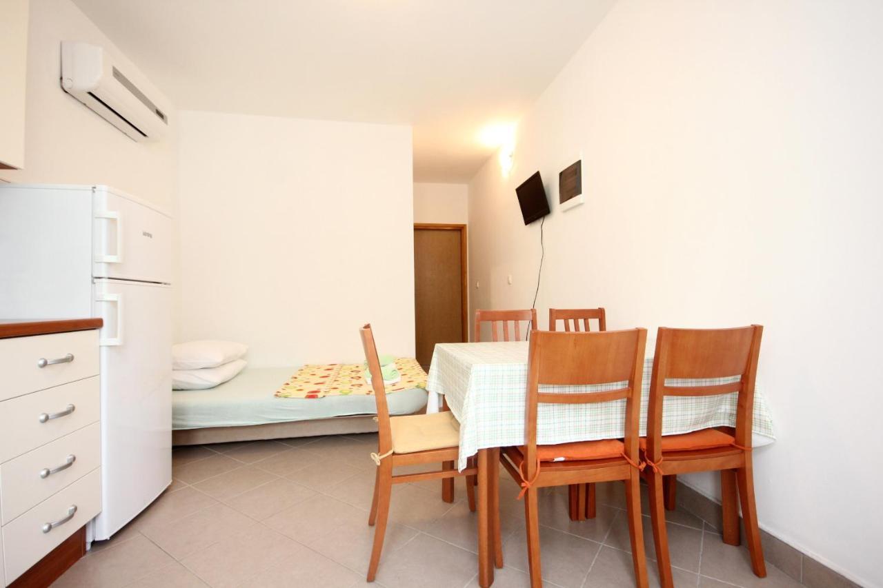 Apartments With A Parking Space Poljica, Trogir - 10010 Marina Exterior photo